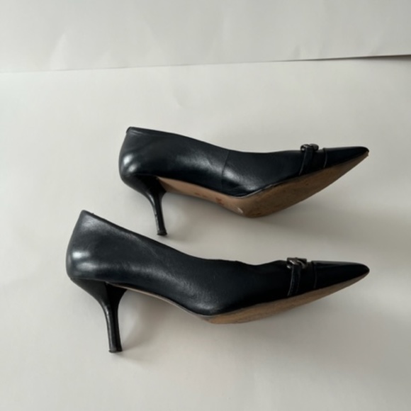 (*2 for $30) Leather Coach Navy Pumps size 6 - Picture 8 of 14
